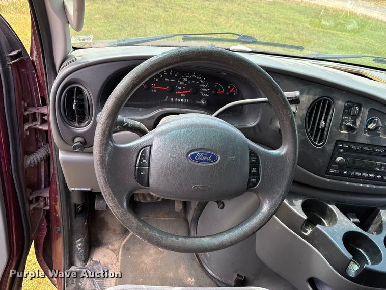 image for item DU1271 2006 Ford E350 van