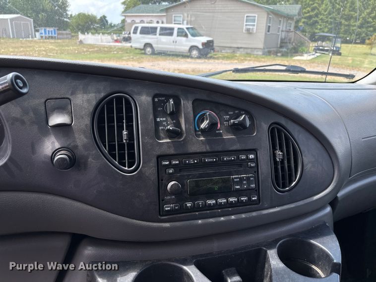 image for item DU1271 2006 Ford E350 van