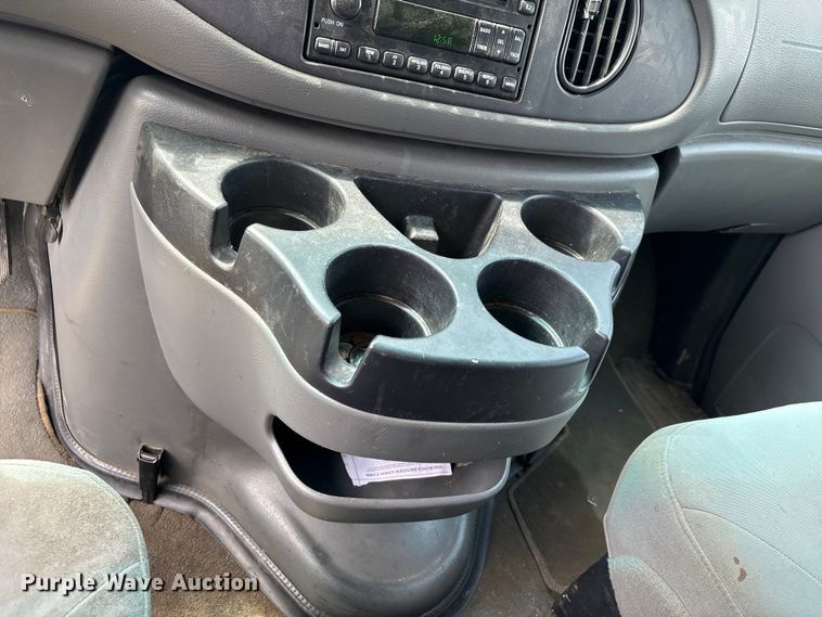 image for item DU1271 2006 Ford E350 van