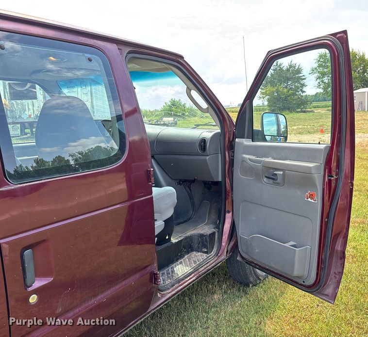 image for item DU1271 2006 Ford E350 van