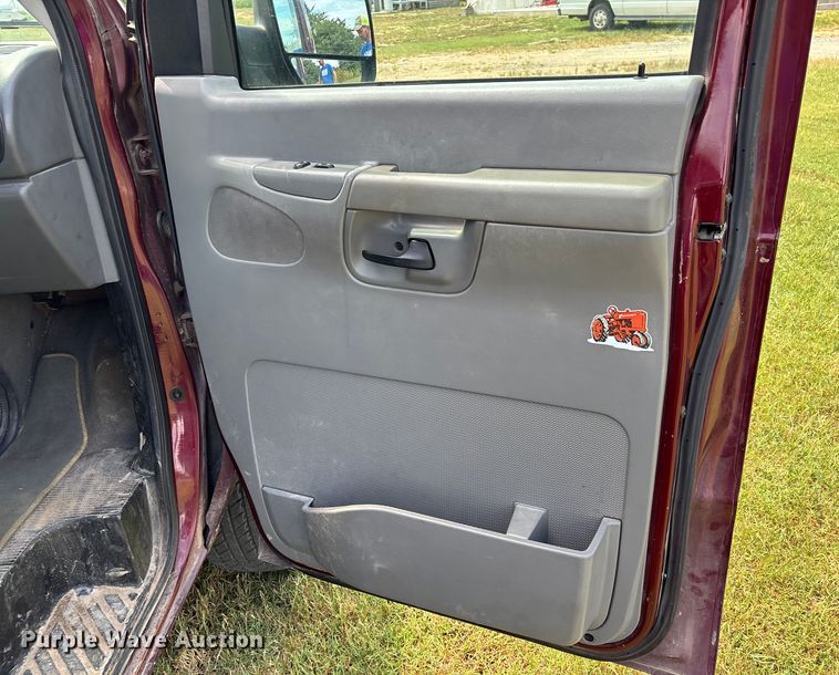 image for item DU1271 2006 Ford E350 van