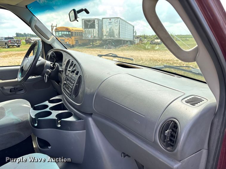 image for item DU1271 2006 Ford E350 van