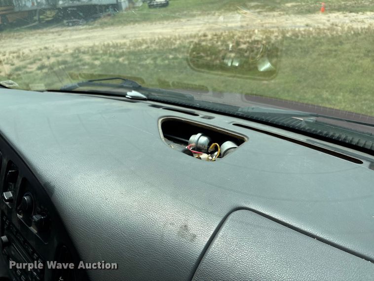 image for item DU1271 2006 Ford E350 van