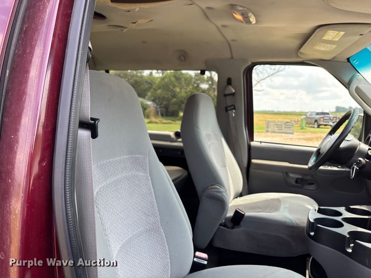 image for item DU1271 2006 Ford E350 van