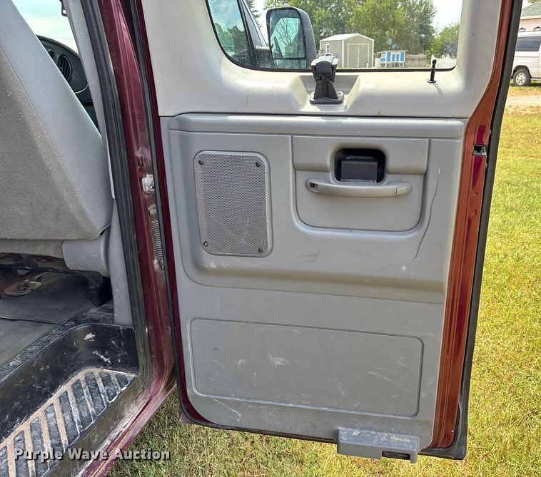 image for item DU1271 2006 Ford E350 van