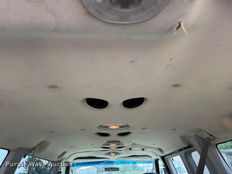 image for item DU1271 2006 Ford E350 van