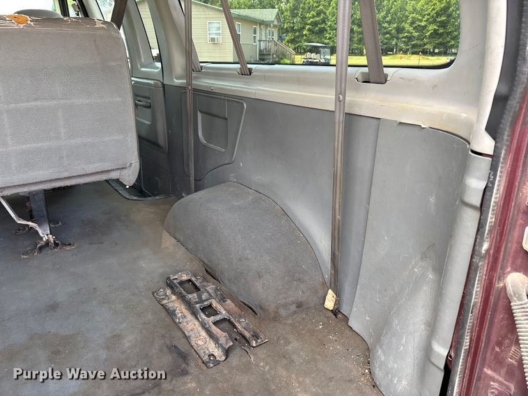 image for item DU1271 2006 Ford E350 van