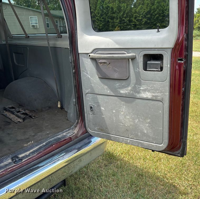 image for item DU1271 2006 Ford E350 van