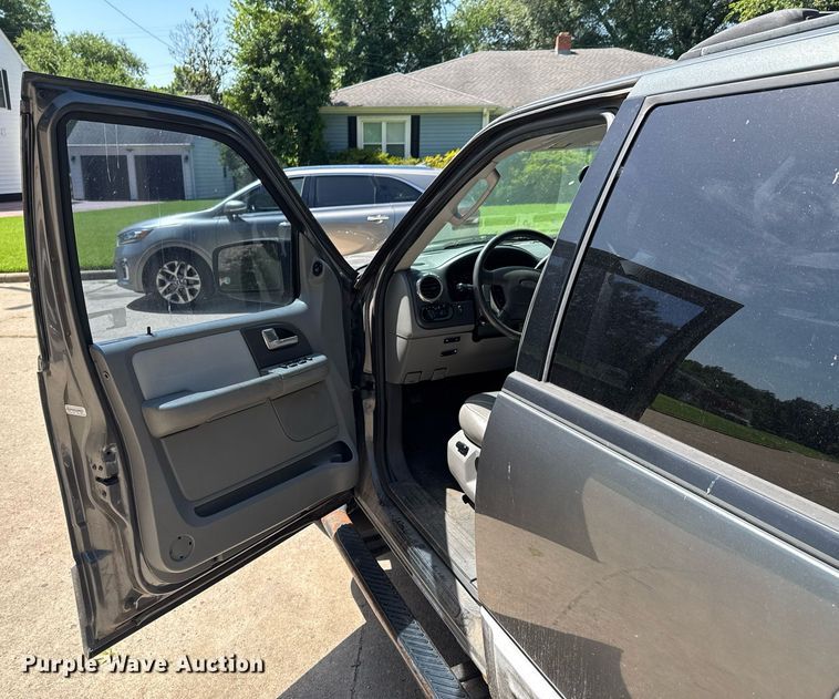 image for item DU9394 2004 Ford Expedition SUV