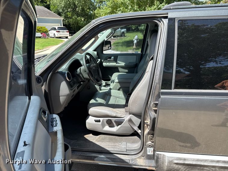 image for item DU9394 2004 Ford Expedition SUV