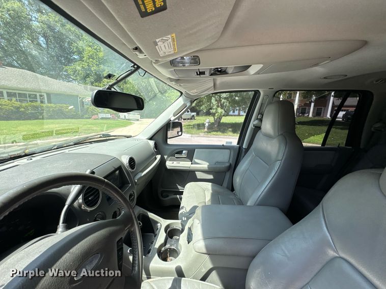 image for item DU9394 2004 Ford Expedition SUV