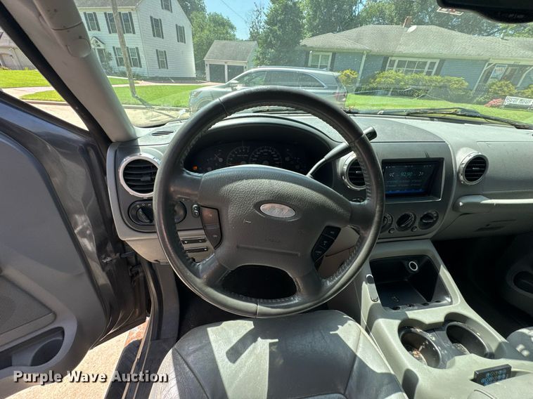 image for item DU9394 2004 Ford Expedition SUV