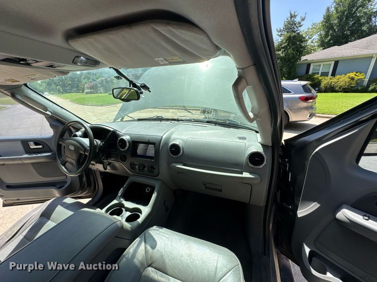 image for item DU9394 2004 Ford Expedition SUV