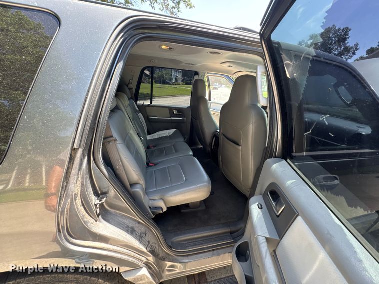 image for item DU9394 2004 Ford Expedition SUV