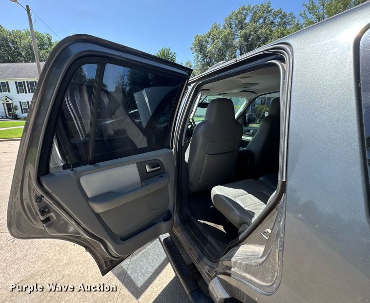 image for item DU9394 2004 Ford Expedition SUV