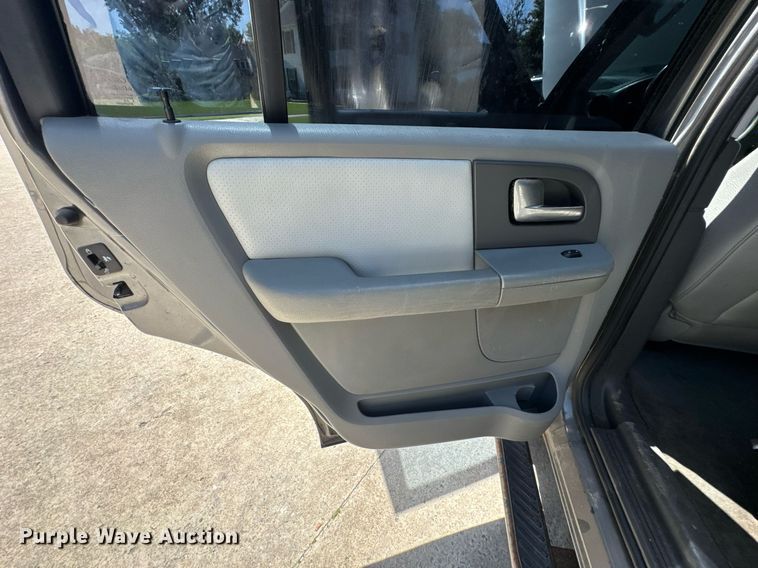 image for item DU9394 2004 Ford Expedition SUV