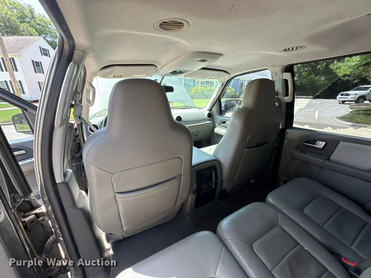 image for item DU9394 2004 Ford Expedition SUV