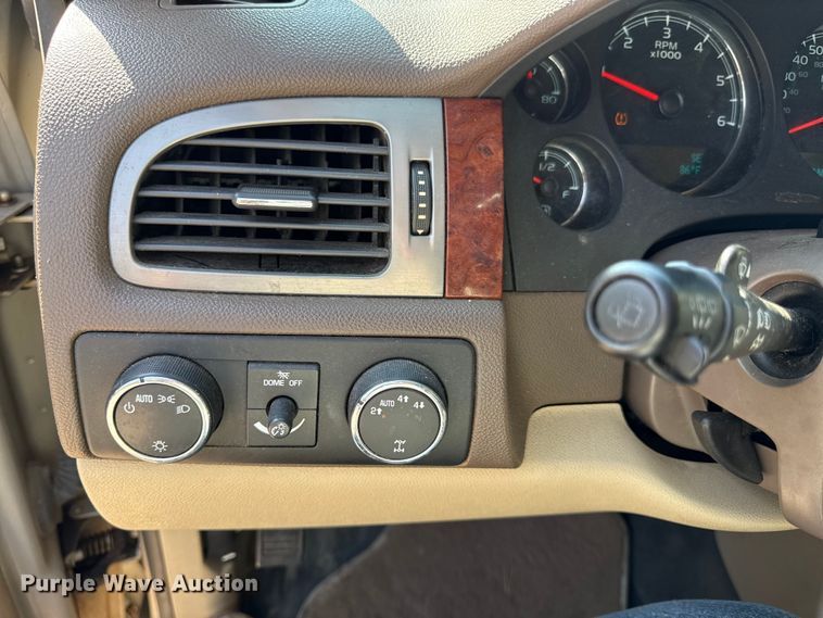 image for item DW2984 2010 GMC Yukon SUV