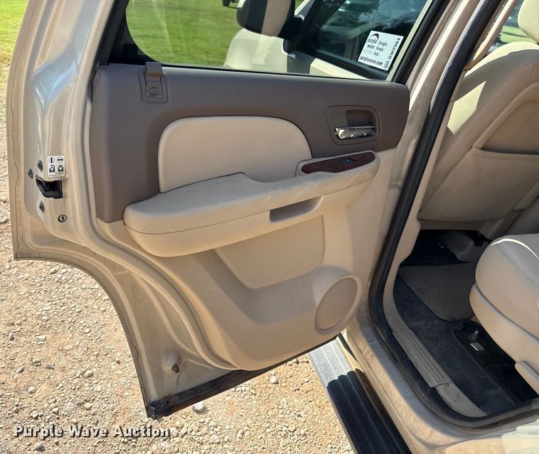 image for item DW2984 2010 GMC Yukon SUV