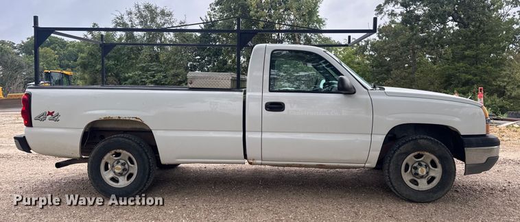image for item DW6512 2004 Chevrolet Silverado 1500 pickup truck