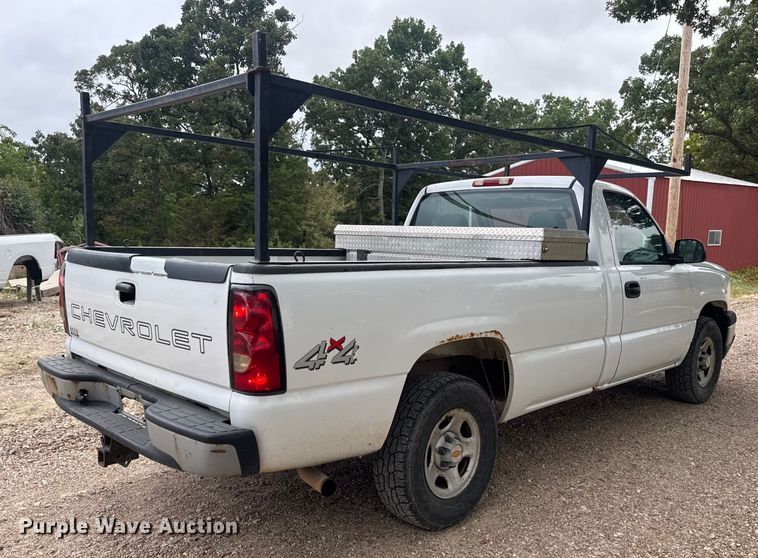 image for item DW6512 2004 Chevrolet Silverado 1500 pickup truck
