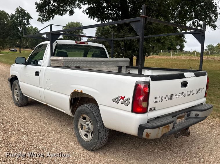 image for item DW6512 2004 Chevrolet Silverado 1500 pickup truck
