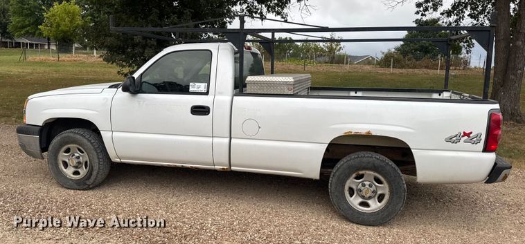 image for item DW6512 2004 Chevrolet Silverado 1500 pickup truck