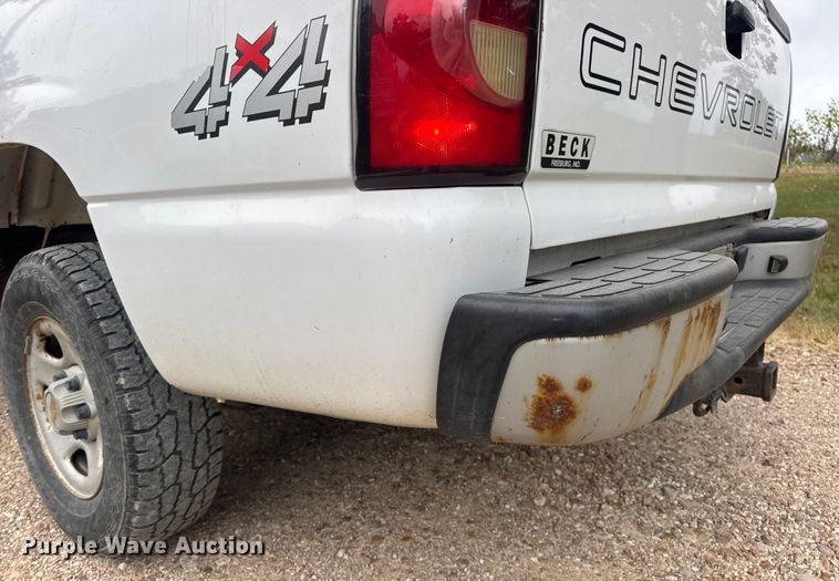 image for item DW6512 2004 Chevrolet Silverado 1500 pickup truck