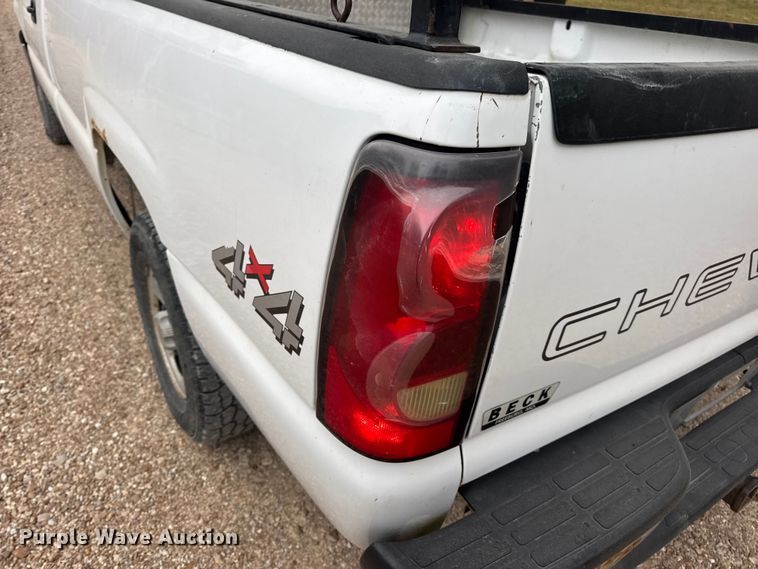 image for item DW6512 2004 Chevrolet Silverado 1500 pickup truck
