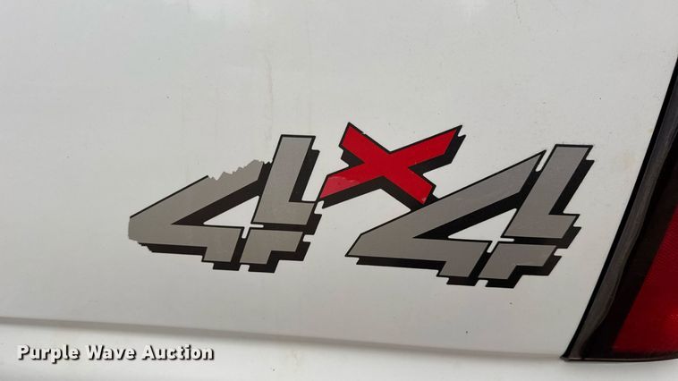 image for item DW6512 2004 Chevrolet Silverado 1500 pickup truck