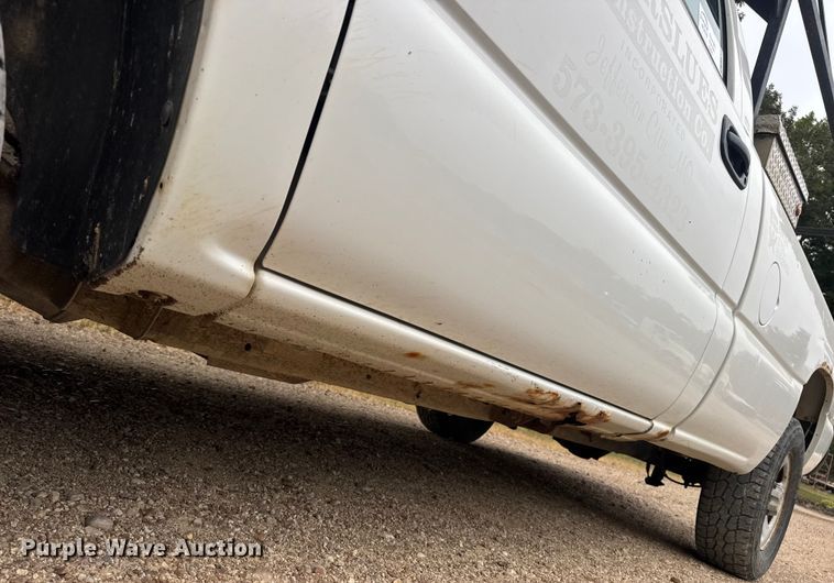 image for item DW6512 2004 Chevrolet Silverado 1500 pickup truck