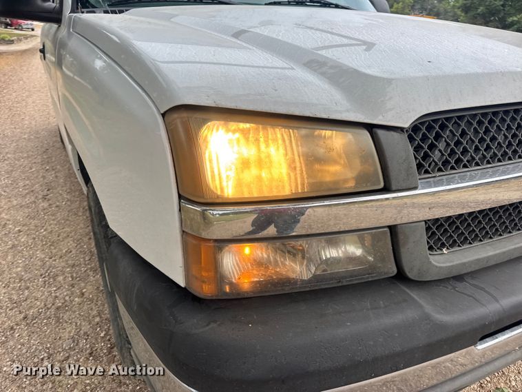 image for item DW6512 2004 Chevrolet Silverado 1500 pickup truck