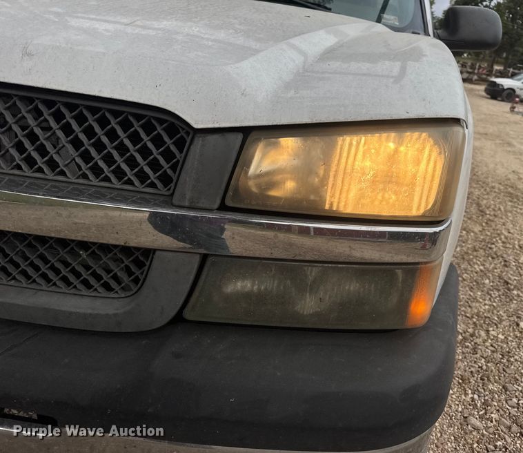 image for item DW6512 2004 Chevrolet Silverado 1500 pickup truck