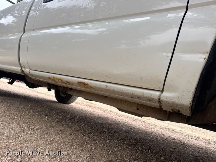 image for item DW6512 2004 Chevrolet Silverado 1500 pickup truck