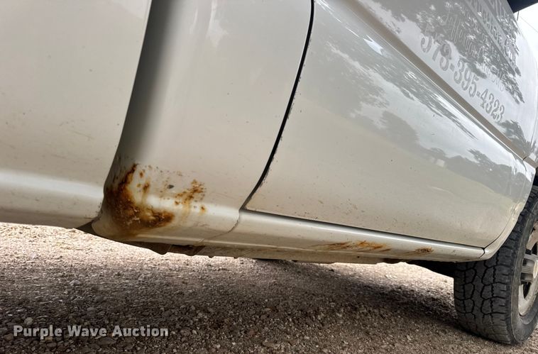 image for item DW6512 2004 Chevrolet Silverado 1500 pickup truck