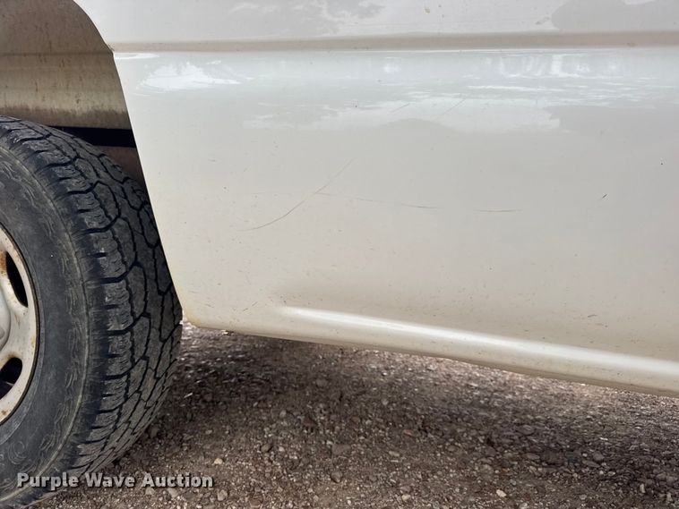 image for item DW6512 2004 Chevrolet Silverado 1500 pickup truck