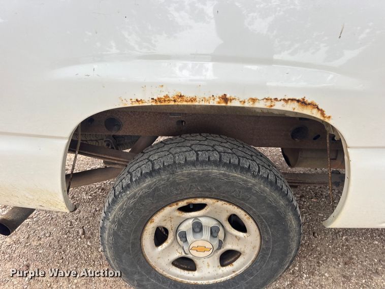 image for item DW6512 2004 Chevrolet Silverado 1500 pickup truck