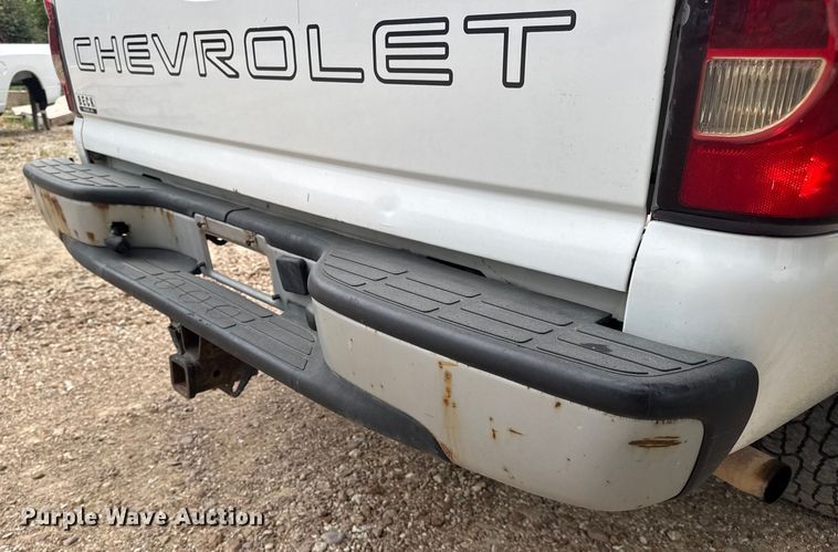 image for item DW6512 2004 Chevrolet Silverado 1500 pickup truck