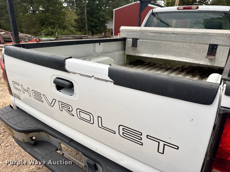 image for item DW6512 2004 Chevrolet Silverado 1500 pickup truck