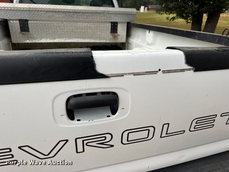 image for item DW6512 2004 Chevrolet Silverado 1500 pickup truck