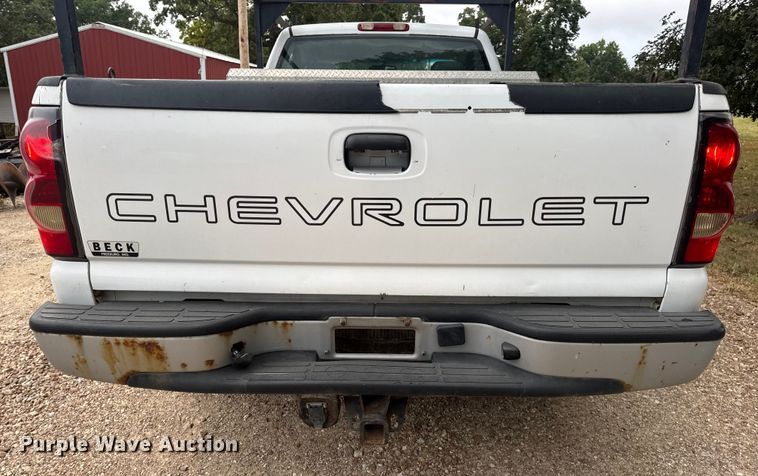 image for item DW6512 2004 Chevrolet Silverado 1500 pickup truck