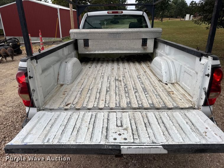 image for item DW6512 2004 Chevrolet Silverado 1500 pickup truck