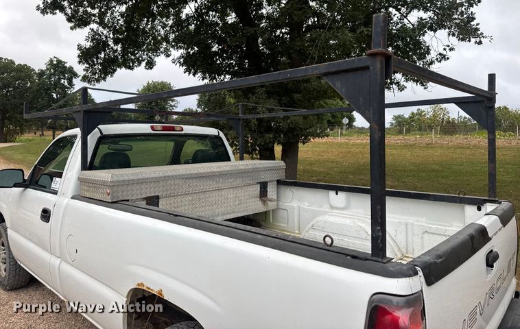 image for item DW6512 2004 Chevrolet Silverado 1500 pickup truck