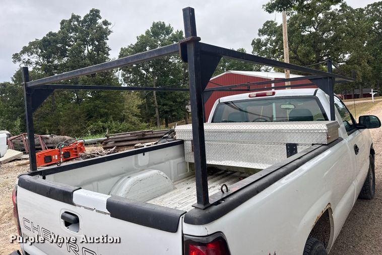 image for item DW6512 2004 Chevrolet Silverado 1500 pickup truck