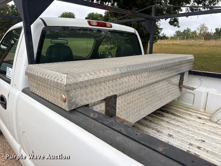 image for item DW6512 2004 Chevrolet Silverado 1500 pickup truck