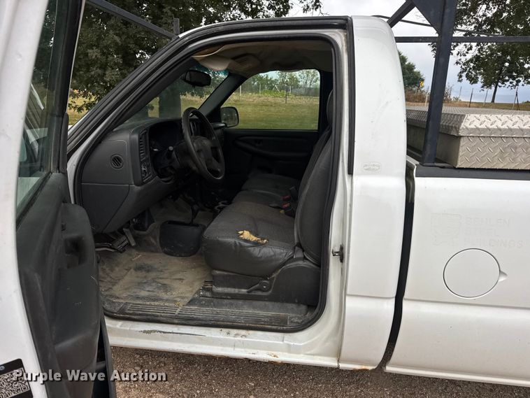 image for item DW6512 2004 Chevrolet Silverado 1500 pickup truck