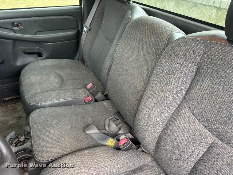 image for item DW6512 2004 Chevrolet Silverado 1500 pickup truck