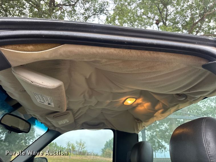 image for item DW6512 2004 Chevrolet Silverado 1500 pickup truck