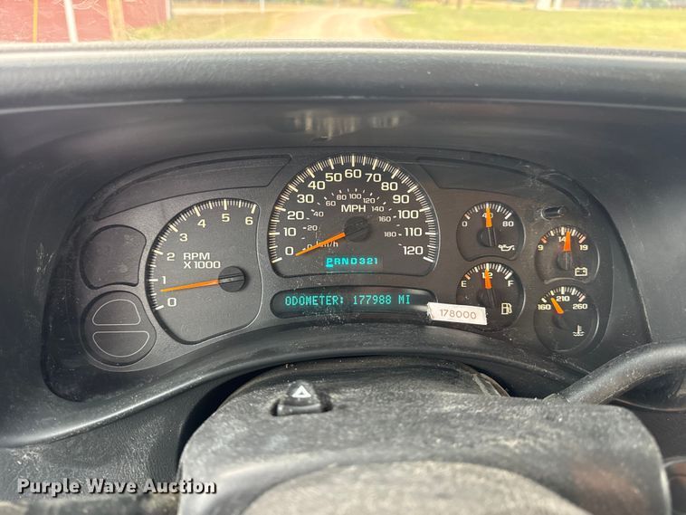 image for item DW6512 2004 Chevrolet Silverado 1500 pickup truck