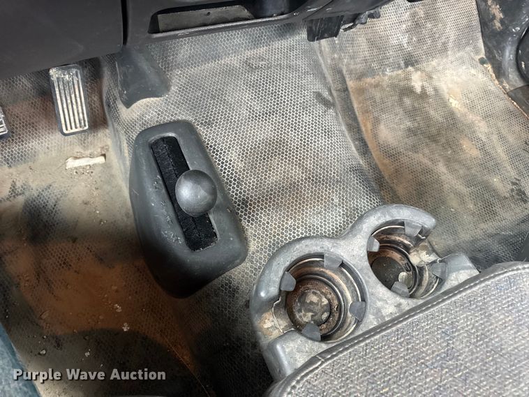 image for item DW6512 2004 Chevrolet Silverado 1500 pickup truck